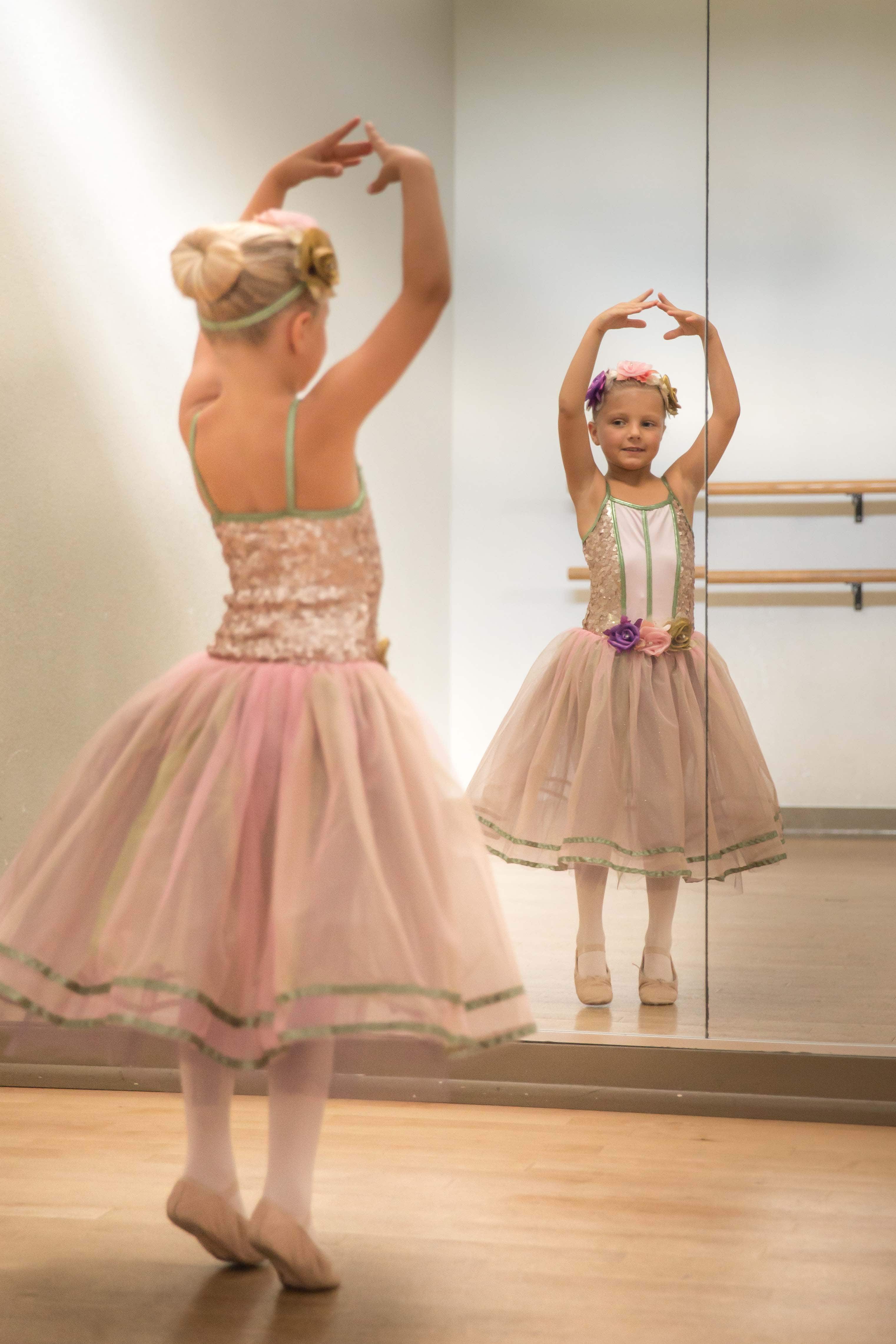 tiny dancer dancing with mirror